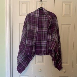 Women’s blanket scarf